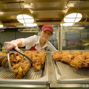 大三學(xué)生合伙開快餐店月入5萬火爆網(wǎng)絡(luò)，開快餐店都需要辦理哪些證件