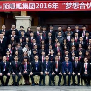 黃建明指揮棒下的協(xié)奏曲，從“無為而治”到改變行業(yè)格局